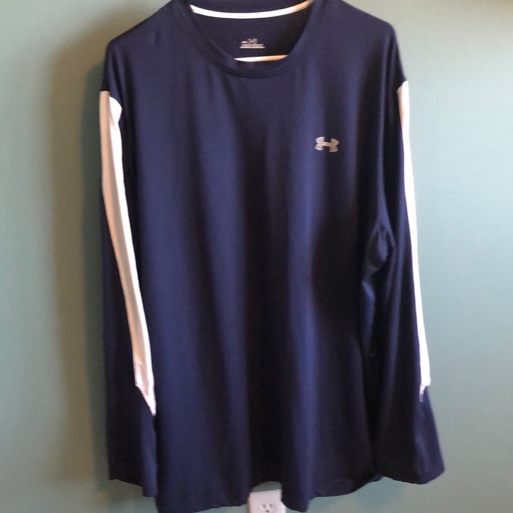 Men’s UnderArmour casual long sleeve shirt.